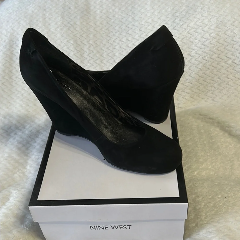 Nine West Black Wedge Shoes Elegant Design - Picture 2 of 8